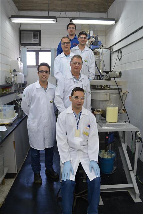 Equipe de técnicos da INB que participou do projeto