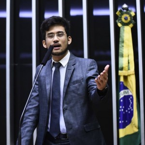 O deputado Kim Kataguiri (DEM-SP) avalia que a proposta, enfim, pode sair do papel.