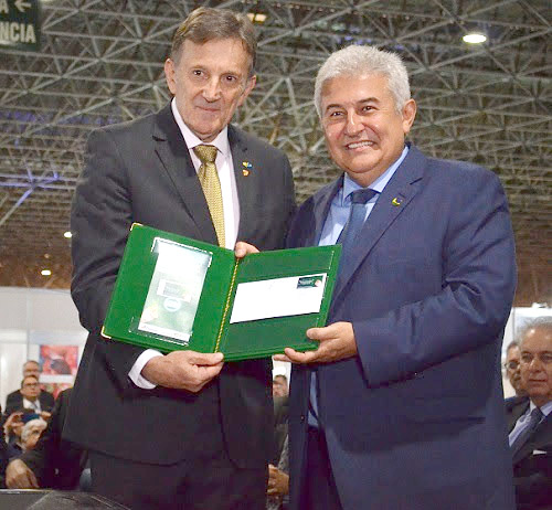 Presidente dos Correios, Floriano Peixoto, e o Ministro de Ciência, Tecnologia, Inovaçõe e Comunicações, Astronauta Marcos Pontes. Foto: Carlos Alcanfor/Correios