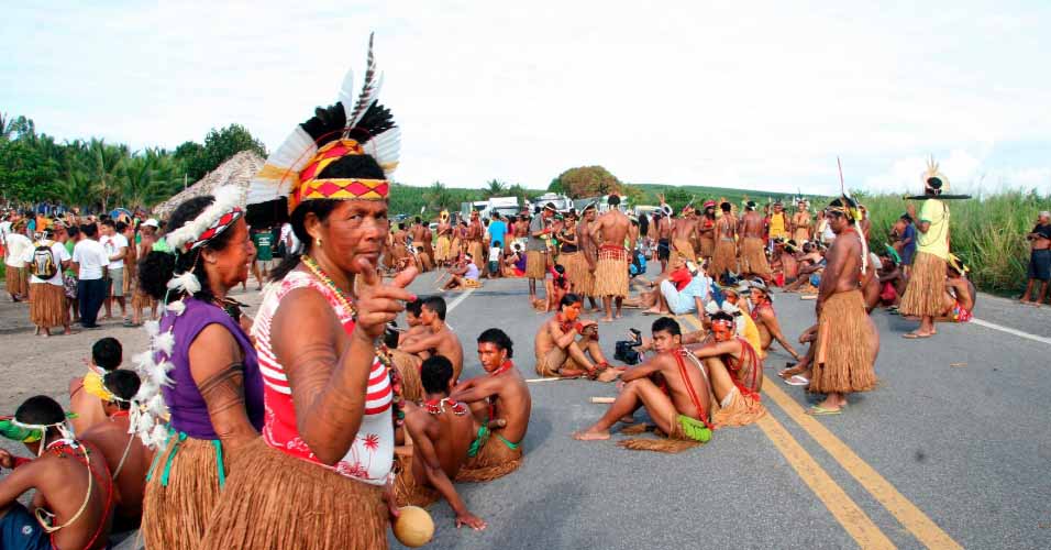 Foto: indios-pataxos-na br-10, no-extremo-sul da bahia. Reprodução / PMS