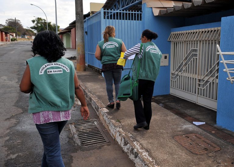 Serão liberadas verbas para contratação de 13.415 agentes comunitários de saúde, 1.791 equipes de saúde bucal, 3.374 equipes de saúde da família e 2.477 equipes de atenção primária. Foto: Câmara dos Deputados