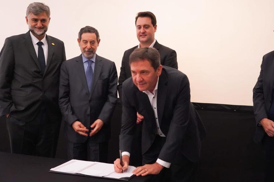 Em Dubai, foi assinado Protocolo para que Foz do Iguaçu (PR) ofereça excelência em produtos e serviços aos turistas árabes-mulçumanos. Foto: divulgação