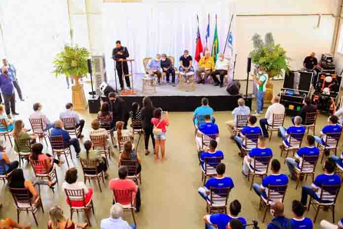 O diretor do Senai disse da importância da parceria com a Prefeitura de Guanambi, que permitirá formar quase 500 alunos em 12 diferentes cursos . O investimento foi da ordem de R$ 2 milhões. (Foto: Aline Araújo/Fieb)