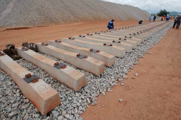 Serão construídos 120 km de linha férrea e um terminal, conectados ao entroncamento da Ferrovia Integração Oeste Leste (FIOL) com a Ferrovia Centro Atlântica (FCA), em Brumado. Foto: Elói Corrêa/GovBA / divulgação.