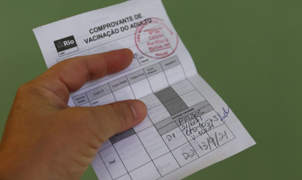 Serão aceitos o cartão de vacinação impresso ou certificado digital como o Conecte SUS. Foto: Tânia Rego / Agência Brasil