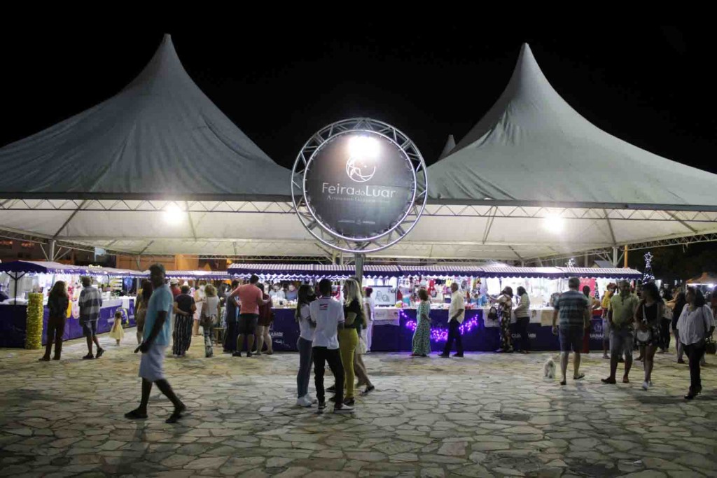 Na praça do Feijão foi instalada ainda a Feira do Luar e a Casa do Papai Noel, um formato mais real e com iluminação diferente.
