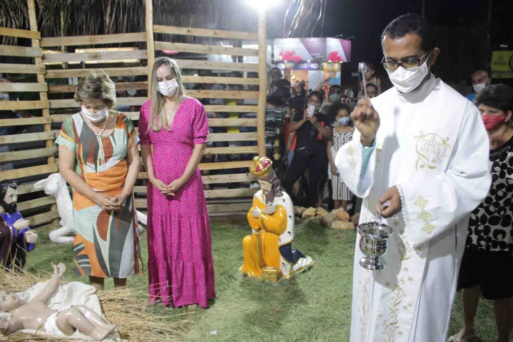 A celebração religiosa foi celebrada com missa pelo Padre João Sá Teles, da paróquia de Santo Antônio de Guanambi. Fotos: Ascom / PMG