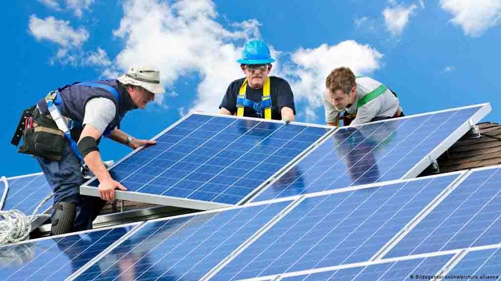 Segundo mapeamento da entidade, setor fotovoltaico já agregou R$ 44,0 bilhões em investimentos em telhados, fachadas e pequenos terrenos e gerou mais de 260 mil empregos acumulados no País. Foto: Divulgação