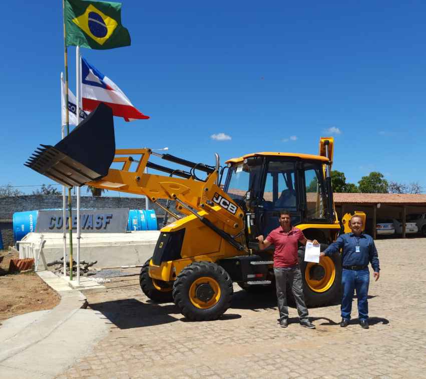 Entre as entregas estão 118 tratores com implementos; e os investimentos em máquinas pesadas, veículos e equipamentos diversos representaram R$ 16,3 milhões. Foto: divulgação