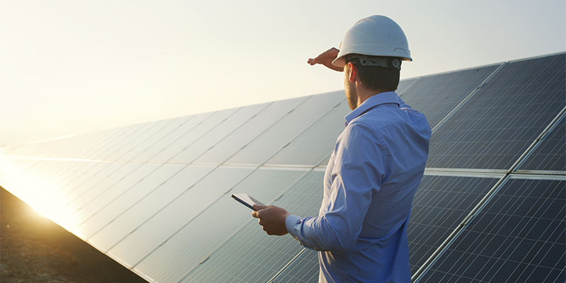 Com baixo investimento, faturamento bruto mensal pode chegar a R$ 150 mil com a venda e instalação de painéis fotovoltaicos para casas e comércios. Foto: Portal Solar / reprodução