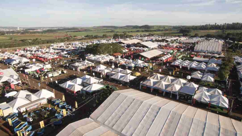 Durante 5 dias, centenas de expositores apresentarão lançamentos, para que milhares de produtores rurais conheçam presencialmente as novas tecnologias que garantam maior produtividade agrícola com menores custos. Foto: divulgação (Agrishow-2019).