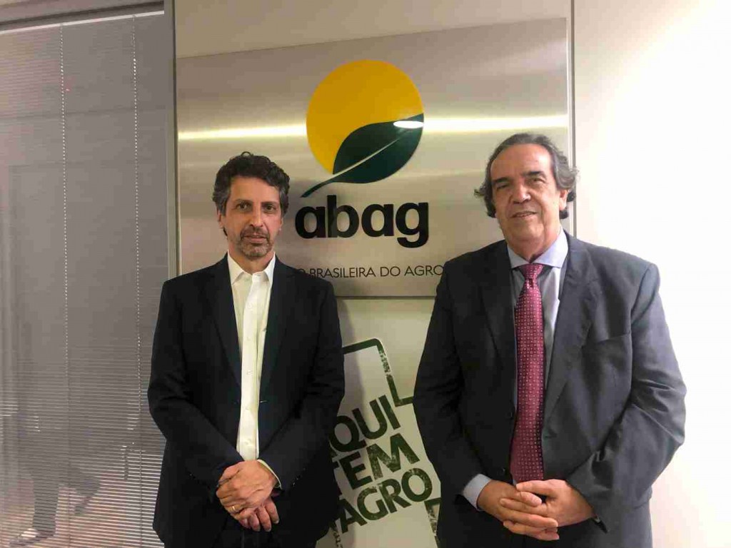 Em encontro com o presidente da ABAG, Caio Carvalho, na sede da ABAG, o Ministro Joaquim Leite falou sobre o novo programa para transformar o metano em biocombustível e sobre o evento Mercado Global de Carbono, a ser realizado em maio. Foto: Divulgação ABAG.