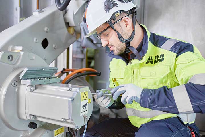 Especialistas da empresa compartilham conhecimento técnico em 12 treinamentos virtuais até o mês de novembro. Foto: abb-plus-care / relacionada