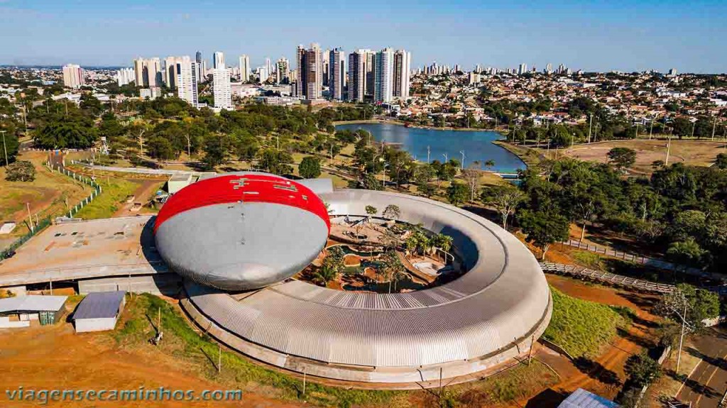 Capital sul-mato-grossense, reconhecida pelo seu comprometimento com a arborização, é palco de evento que discutirá relação entre natureza e infraestrutura urbana. Divulgação /
