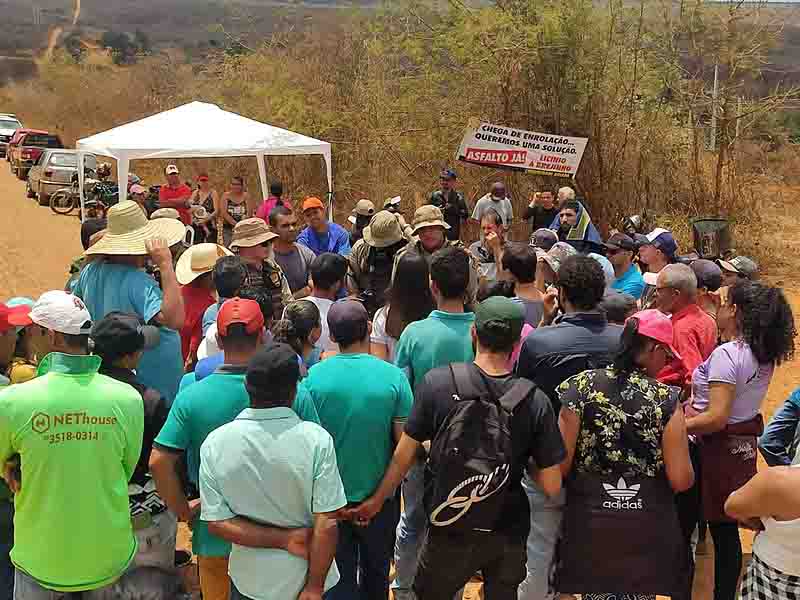 Mineradora extrai cerca de 1 milhão de toneladas de minério de Ferro por ano, enquanto a população sofre com os impactos ambientais, econômicos e na saúde por causa da forma de transporte do minério. Foto: Ione Rochael/MAM-BA