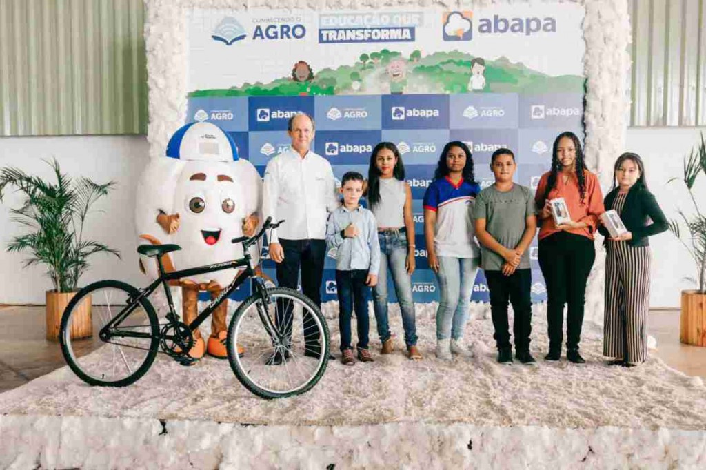 A iniciativa da Abapa foi, através de dinâmicas e materiais paradidáticos exclusivos, contribuir para ampliar o conhecimento dos alunos acerca da realidade do campo, num dos maiores polos produtores de alimentos e algodão do Brasil. Fotos: Abapa.