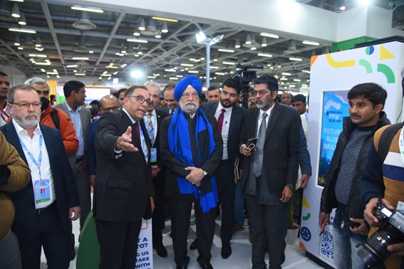 No espaço brasileiro da Auto Expo 2023, ministro de Petróleo e Gás Natural da Índia, Hardeep Singh Puri, destaca parceria com o Brasil e avanços do etanol no país. (Divulgação)