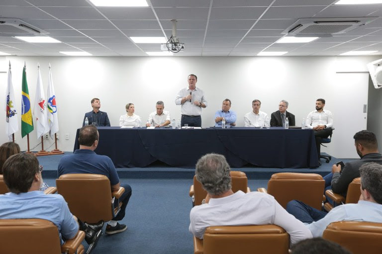 Ministro Carlos Fávaro e equipe do Mapa estiveram na sede da ABCZ para ouvir as sugestões dos representantes do setor produtivo. (WhatsApp Image / divulgação).