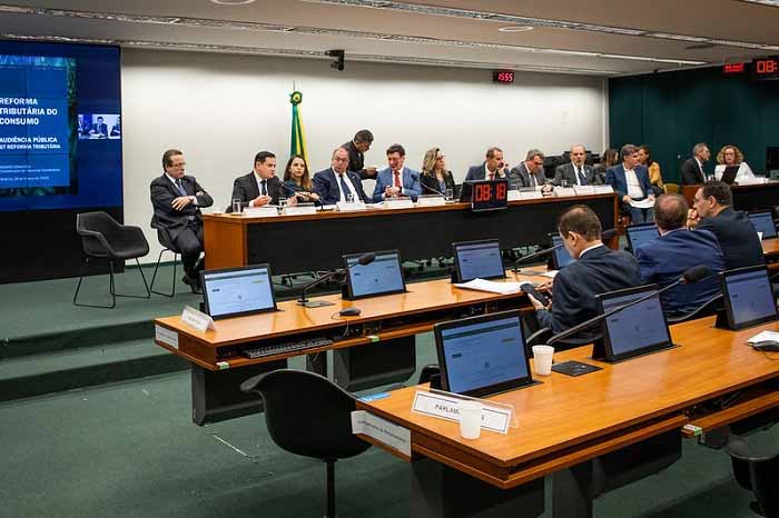 O coordenador do Núcleo Econômico da CNA, Renato Conchon, na audiência organizada pelo Grupo de Trabalho da Câmara, lembrou que o setor do agro responde por quase 25% do PIB, 24% dos empregos e 47,6% das exportações. Foto: divulgação /CNA