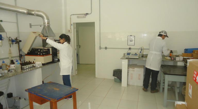 "Os laudos atestam que não há resíduos detectáveis de nenhum dos agrotóxicos analisados nas amostras em questão". Foto: Laboratório de Química e Fertilidade do Solo da UFSM