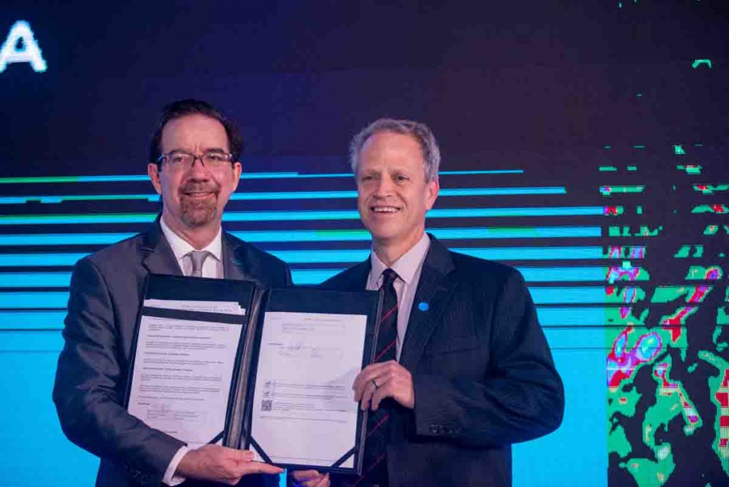 O termo foi assinado pelo reitor interino da NCSU, John Dole, e pelo presidente da Embrapa, Celso Moretti. foto: Saulo Coelho / divulgação