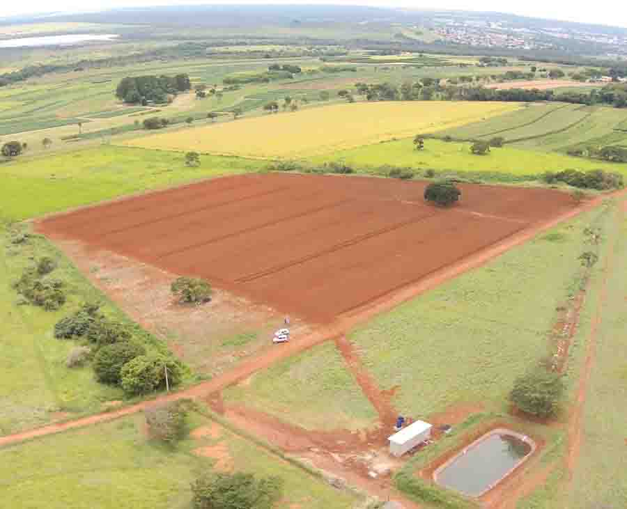 Unidade de Referência em Manejo de Água (URMA) tem 2 ha e pode receber diversos tipos de experimentos com culturas de grãos irrigados por gotejamento subterrâneo. Foto: Fabiano Bastos