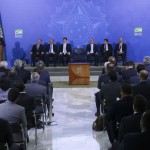 O presidente Jair Bolsonaro participa de cerimônia da assinatura do decreto da Política Nacional de Desenvolvimento Regional e da entrega Oficial dos Planos Regionais da Amazônia, do Nordeste e do Centro-Oeste, no Palácio do Planalto.