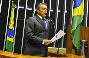 charles-fernandes-perfil-int