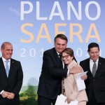 (Brasília - DF, 18/06/2019) Presidente da República, Jair Bolsonaro cumprimenta a Ministra de Estado da Agricultura, Teresa Cristina.rFoto: Marcos Corrêa/PR
