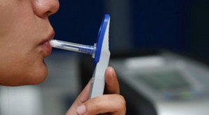Equipamento usado em teste no Brasil apontou que 20% dos motoristas haviam usado droga (Reprodução)