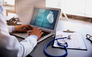 Medida autoriza médicos a realizarem consultas online, telecirurgias, telediagnósticos e atendimento por videoconferência. A norma abre portas a integralidade do Sistema Único de Saúde (SUS) para milhões de brasileiros. (foto: Divulgação)