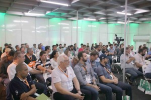 Mais de 140 expositores e três auditórios para 42 palestras e debates que se revezam nos três dias de programação (foto: divulgação/Anderson Machado)