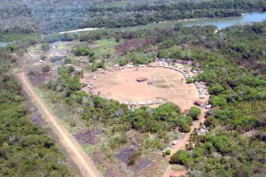 A Comissão de Constituição e Justiça (CCJ) da Câmara dos Deputados aprovou, nesta terça-feira (27), a admissibilidade da Proposta de Emenda à Constituição (PEC 187/16) que prevê atividades agropecuárias e florestais em terras indígenas. Foram registrados 33 votos a favor, 18 contra e uma abstenção.