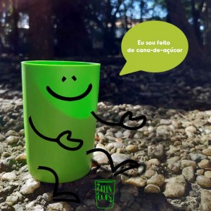 Copos sustentáveis feitos de cana de açúcar são a grande aposta para conter o lixo plástico