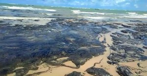 Manchas de óleo nas praias do Nordeste será parte dos diálogos que acontecem de 6 a 8 de novembro, em Recife. (Foto: Reprodução pesquisa Internet)