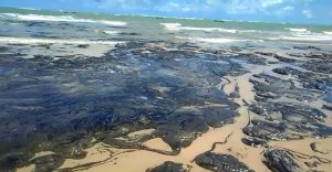 Manchas de óleo nas praias do Nordeste será parte dos diálogos que acontecem de 6 a 8 de novembro, em Recife. (Foto: Reprodução pesquisa Internet)