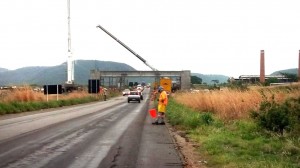 O primeiro trecho a ser duplicado, de 840 metros, compreende entre o fim do perímetro urbano e o viaduto da Ferrovia Oeste Leste, com pistas laterais nos dois sentidos, de 2,5 metros de largura. Foto relacionada /reprodução.