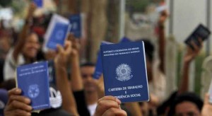 De acordo com dados do Cadastro Nacional de Empregados e Desempregados (CAGED) divulgados no fim de janeiro, os índices de trabalho com carteira assinada atingiram o melhor resultado desde 2013. Foto reprodução / Google