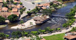 Cortada pelo rio Corrente, a cidade de Carrentina, da região econômica do MATOPIBA, é des-taque no Oeste baiano pelo seu alto potencial em agricultura irrigada. Foto: reprodução/ História de Correntina.