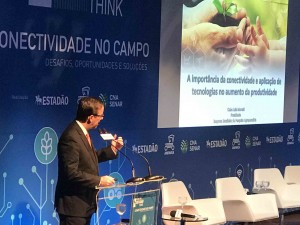 Presidente da Embrapa, Celso Moretti, proferiu palestra sobre importância da conectividade e aplicação de tecnologias no aumento da produtividade da agropecuária brasileira no Fórum Estadão Think sobre Conectividade no Campo, no dia 11 de março de 2010, no auditório da CNA - Crédito: Robinson Cipriano / divulgação Embrapa.