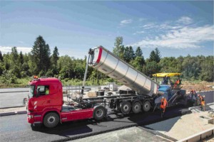 O inovador aditivo para asfalto B2Last, da BASF, aumenta a durabilidade das estradas, garante construção sustentável e protege pessoas e meio ambiente ao longo de toda a cadeia de processos. Foto: Divulgação