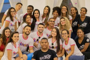 São 70 jovens voluntários envolvidos no projeto, imbuídos de arrecadar brinquedos (novos ou usado) e alimentos não perecíveis para atender aos que menos têm. (Foto: divulgação.