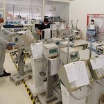 Iniciativa, que conta com a participação de 28 instituições e empresas, reparou gratuitamente equipamentos usados no tratamento de doentes graves da Covid-19 em 336 municípios de 24 estados e no DF. Foto: Agência de Notícias CNI / reprodução.