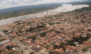 Ajudado pelo calor úmido das margens do Rio São Francisco, onde a cidade está edificada, Ibotirama coleciona outras marcas igualmente elevadas de temperatura. Foto: reprodução / PMP.