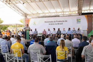 A solenidade contou com o ministro de Minas e Energia, Bento Albuquerque, o pelo presidente da INB, Carlos Freire Moreira, autoridades regionais e profissionais da imprensa, além dos funcionários da unidade industrial baiana. Foto: divulgação / INB.