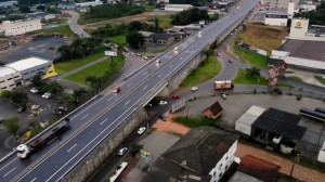 entrega, nesta sexta-feira (29), o viaduto de acesso aos municípios de Indaial e de Timbó, na BR-470-SC, em Santa Catarina