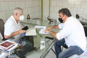 Prefeito Nilo Coelho (E) se reúne com reitor da Universidade Federal do Vale do São Francisco. Foto: Ascom/PMG