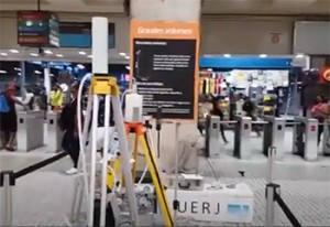 Segundo a pesquisa, o coronavírus resiste pouco à luz solar e à temperatura, o que resulta em maior dificuldade de capturá-los ao ar livre. Foto: Divulgação / Faperj.