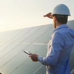 Com baixo investimento, faturamento bruto mensal pode chegar a R$ 150 mil com a venda e instalação de painéis fotovoltaicos para casas e comércios. Foto: Portal Solar / reprodução