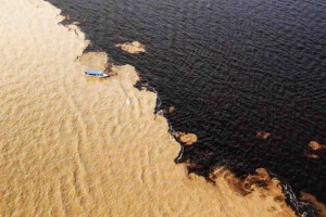 Encontro do Rio Negro com o Rio Solimões é um fenômeno tombado pelo IPHAN | Foto: Divulgação / Portal Amazônia